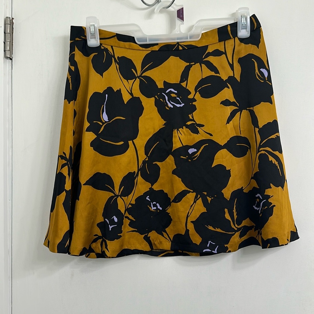 The Limited Black and Gold Floral Circle Skirt Size 8